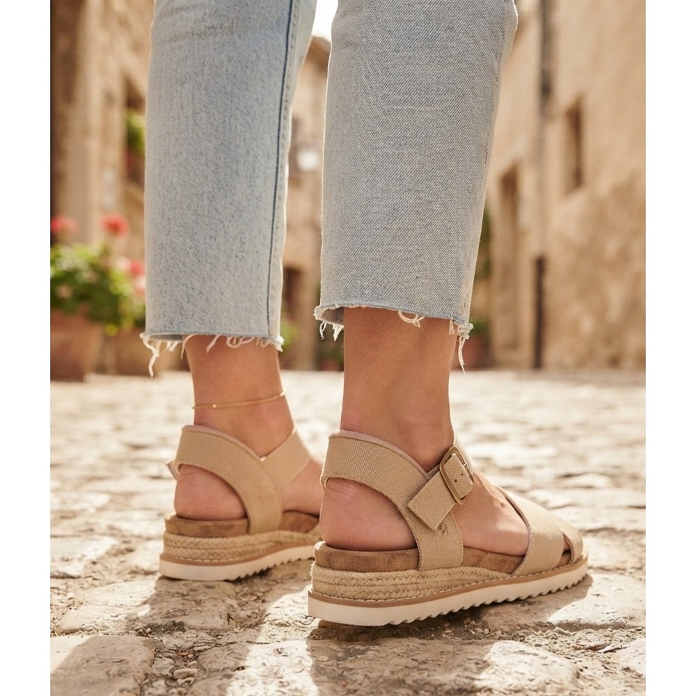 Skechers BOBS Hands Free Slip-ins Desert Kiss Golden Lily Sandals 114418 NAT 9.5